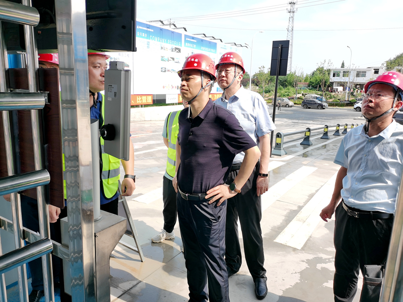 公司黨委副書記、總經(jīng)理張俊一行到桃花科創(chuàng)產(chǎn)業(yè)園項(xiàng)目調(diào)研指導(dǎo)工作1