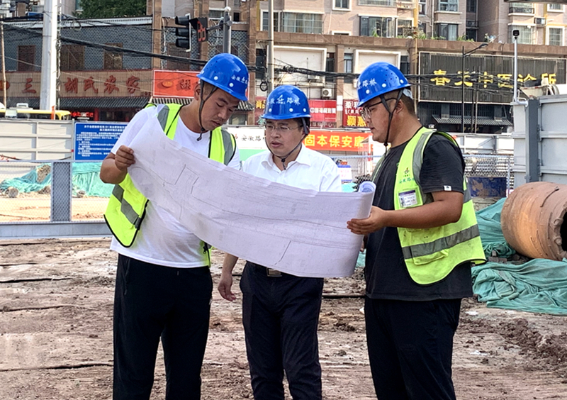公司黨委書記、董事長錢申春到機場S1線先行段調(diào)研安全生產(chǎn)工作